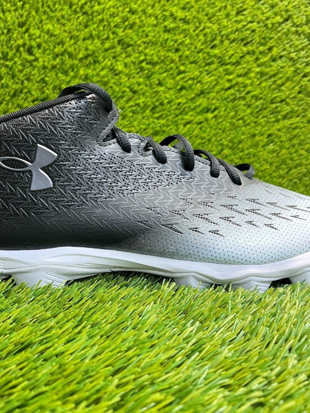 Under Armour Spotlight Franchise 4.0 RM Mens Size 11 Black White Football Cleats
